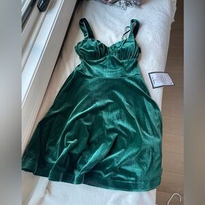 NWT!! new with tags Homecoming green velvet City Studio dress.  Size 9.